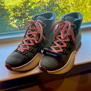 Women’s Sorel Out N About iii size 8.5 NEW